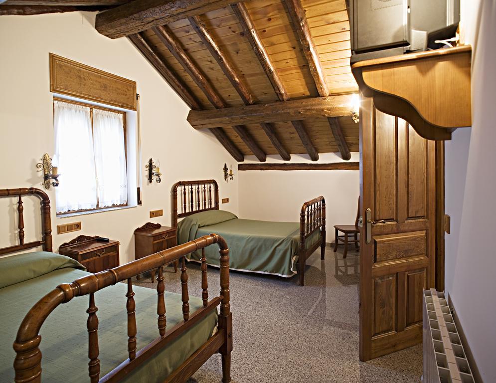 Apartamentos Casa Buisan Broto Ruang foto