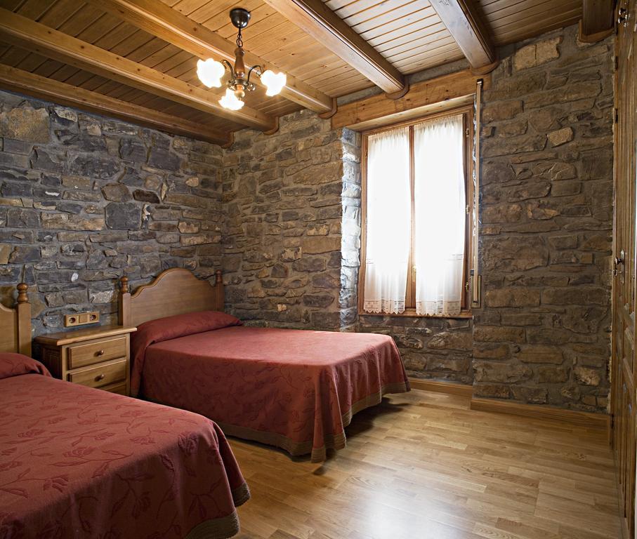 Apartamentos Casa Buisan Broto Ruang foto