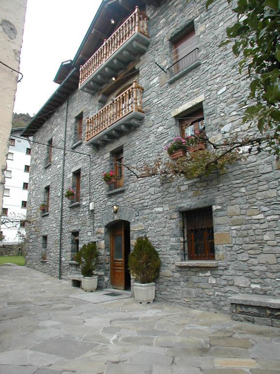 Apartamentos Casa Buisan Broto Bagian luar foto